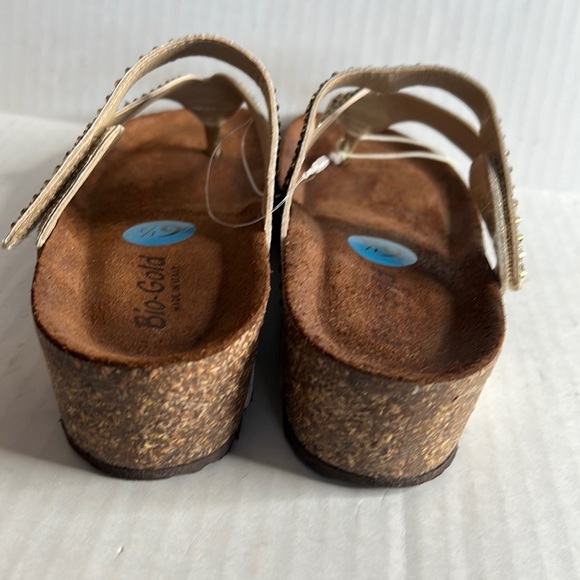 Like new Bio-Gold with gold glitter stones wedge sandals - Picture 5 of 8